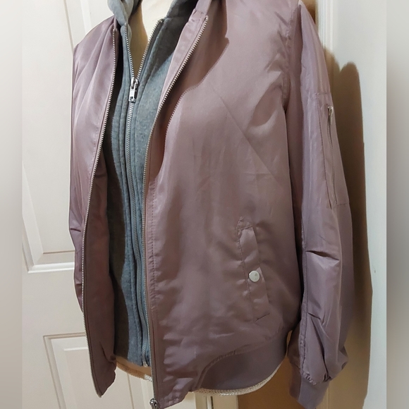 🌺 NEW Forever 21 Bomber Jacket/Hoodie w/Tech Pocket - Picture 4 of 12
